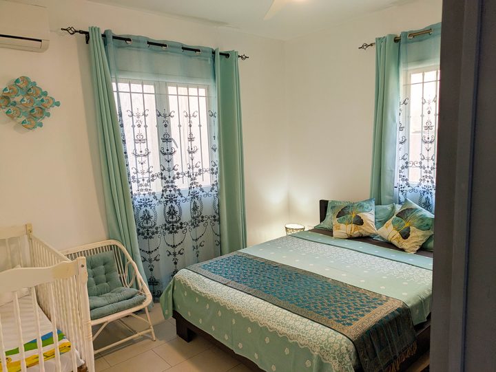 Second bedroom — turquoise, with crib